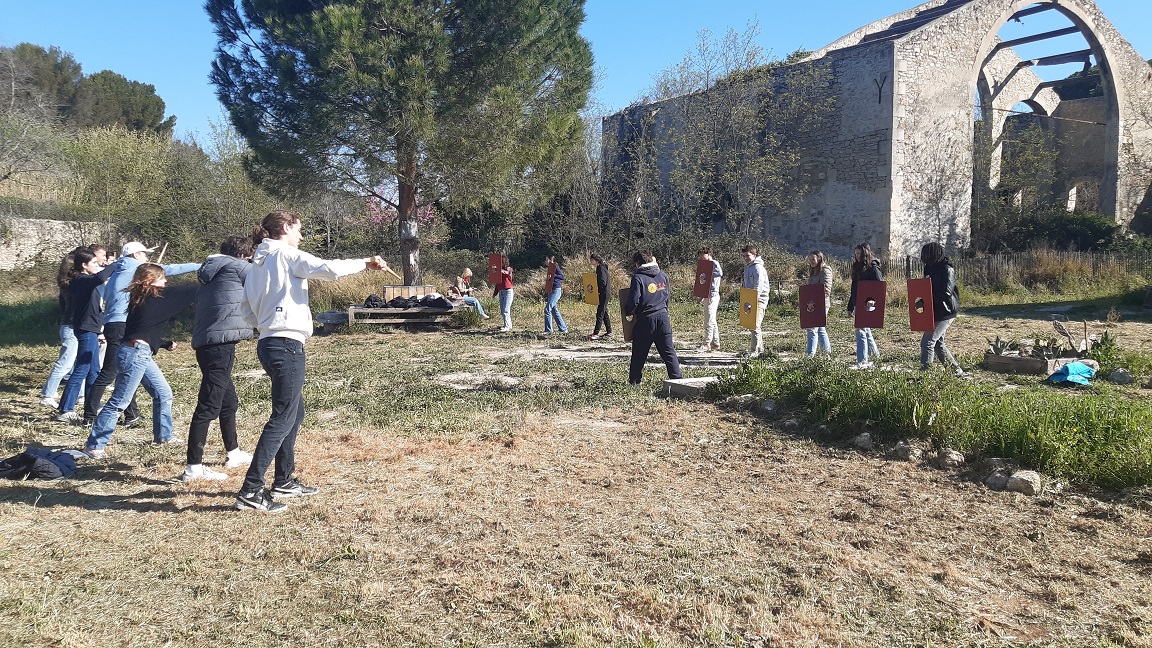 Les élèves s'entraînent comme des Gladiateurs