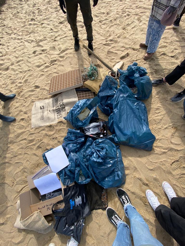 Collecte des déchets sur la plage